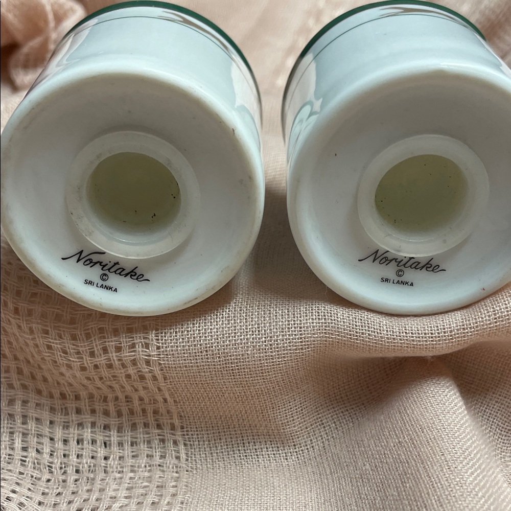 Noritake Royal Hunt White and Green Salt and Pepper Shakers - Picture 4 of 5